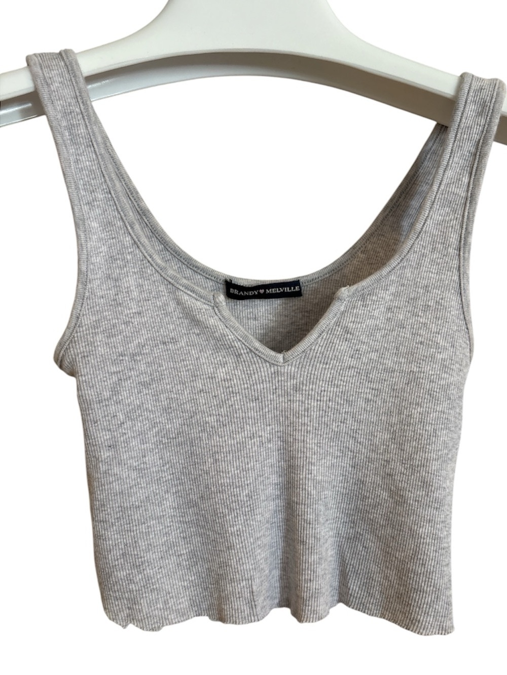 Womenโs Brandy Melville Gray V-Notch Ribbed Cropped Tank
